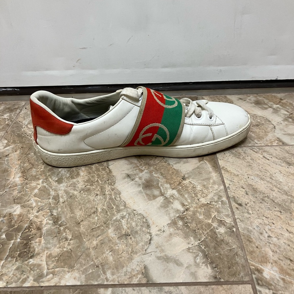 Gucci Ace sneaker in white leather with the signature green and red Web stripe - Picture 6 of 12